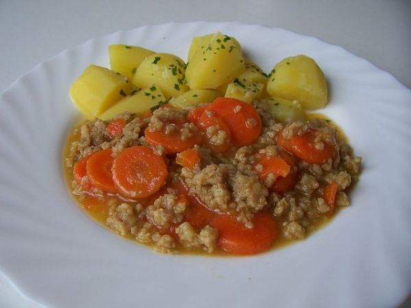 Dušená mrkev s mletým masem nadivoko :-)