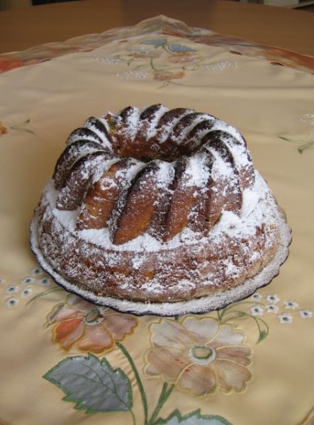 SVÁTEČNÍ OŘECHOVÁ BÁBOVKA s jablky