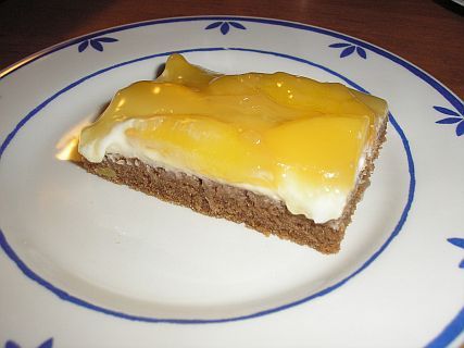řezy s tvarohem a broskvema