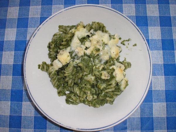 Zapečený špenátek s těstovinama a nivou