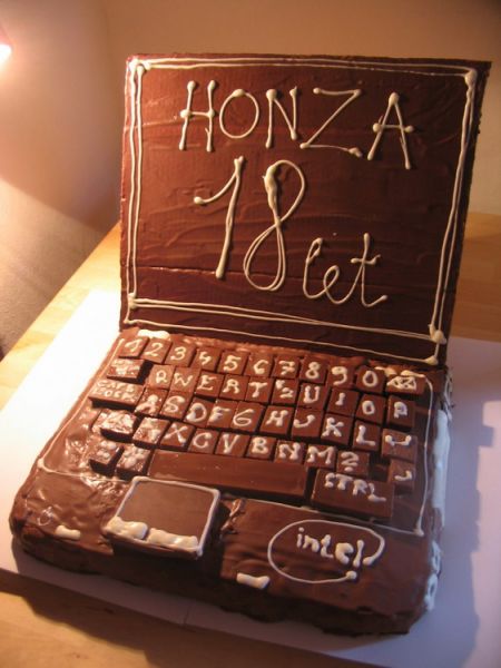 UPEKLA JSEM NOTEBOOK - dort pro počítačového maniaka..