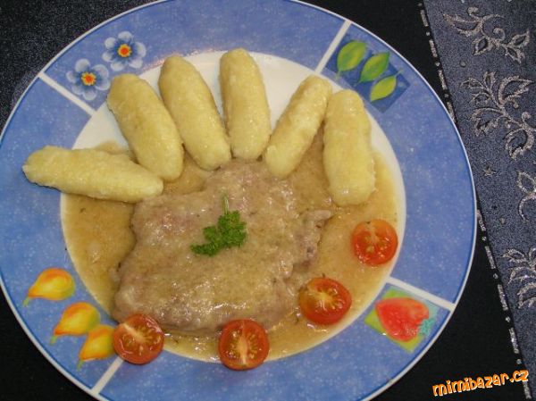 LIBŮSTKOVÉ MASÍČKO NA CELERU S BRAMBOROVÝMI NOKY
