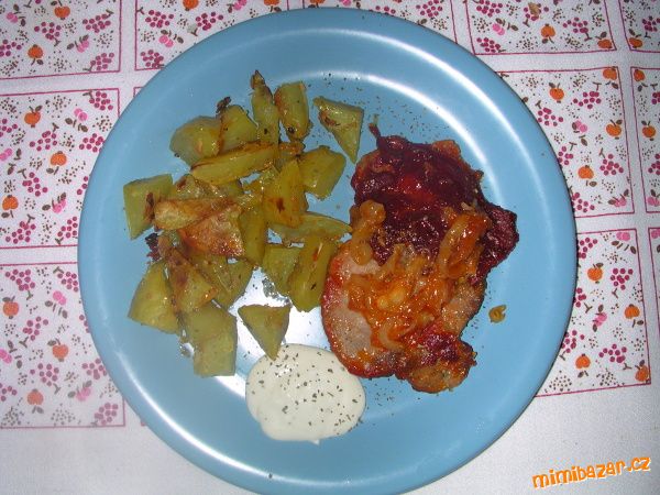 Vepřové kotletky naruby s česnekovými brambory
