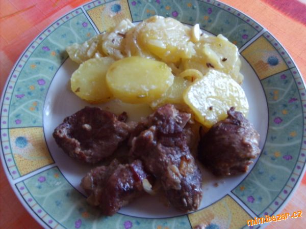 Ražničí s pečeným bramborem