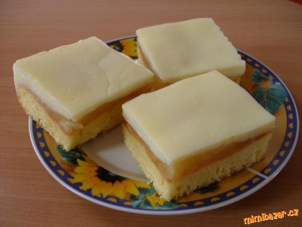 KOLÁČ S JABLKOVOU NÁPLNÍ PODLE HRNÍČKOVÉ KUCHAŘKY
