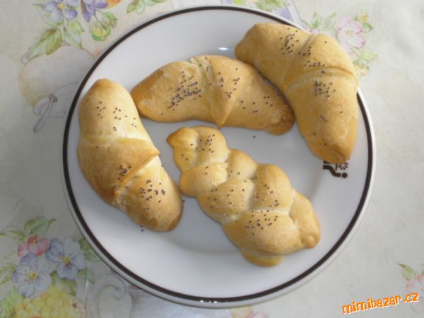 Můj povedený pokus o rohlíky a houstičky