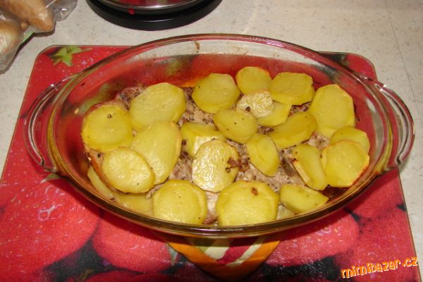 Marinované steaky zapečené s bramborem