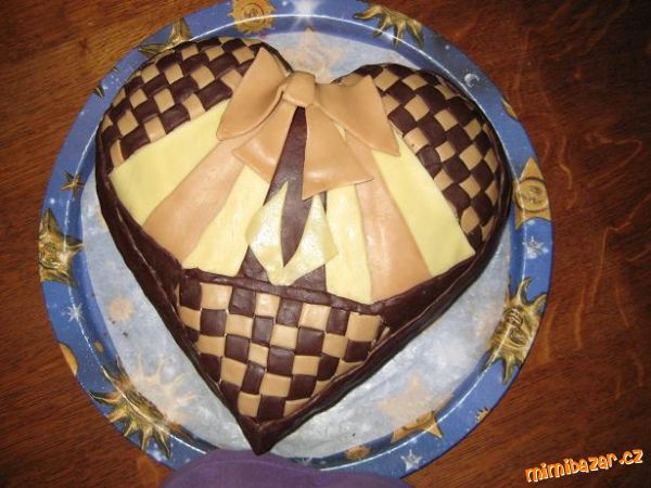 Geometrické srdce z tříbarevné čokolády
