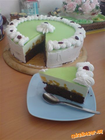 Smotanovo-zelatinova osviezujuca torta(tato je egresova s broskynami)