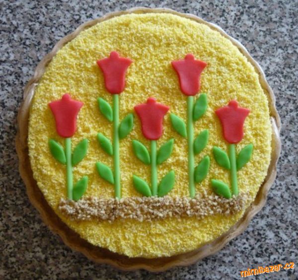 kokosový dort s marcipánovými tulipány