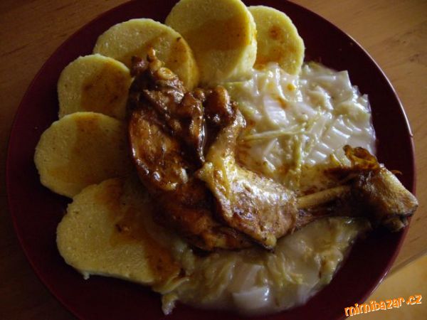 Kuře s dušeným čínským zelím a bramb.knedlíkem