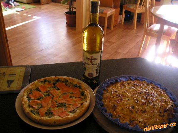 QUICHE - Cibulový se slaninou a petrželkový s lososem