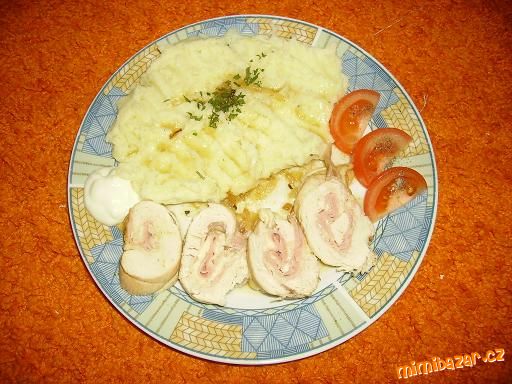 KUŘECÍ ROLKY PLNĚNÉ-BRAMB.KAŠE