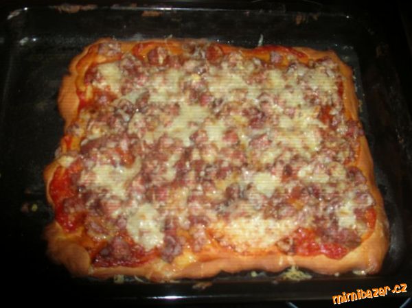 Vynikající pizza-speciální úprava při diskutování na MMB :-)