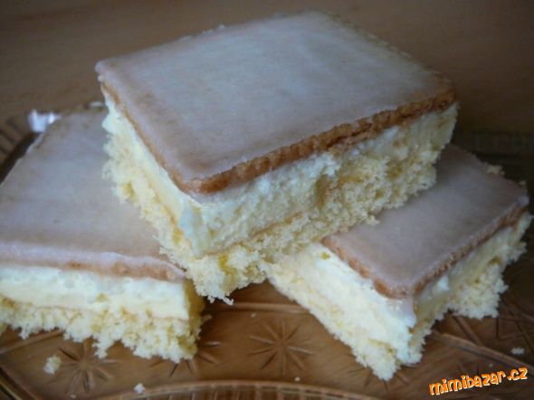 Moučník s BeBe a citronovou polevou