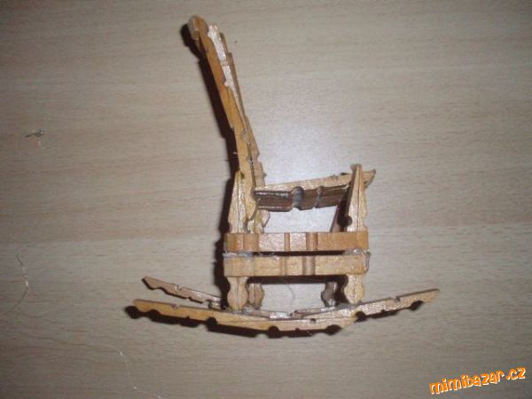 Křeslo z kolíčků