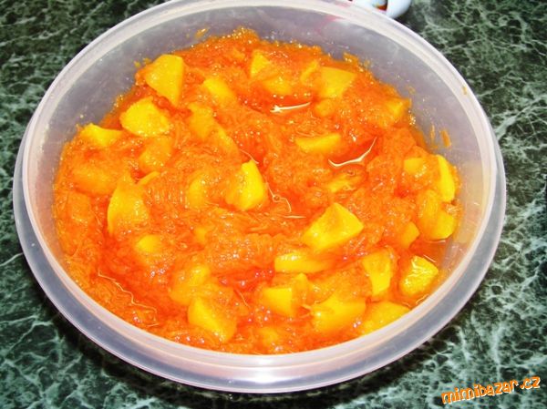 Mrkvový salát s broskvemi - recept z jeslí i ze školky