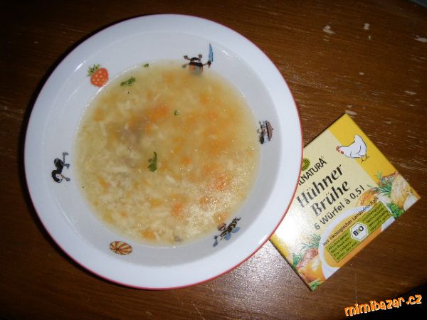 Drůbeží polévka se sýrovým kapáním