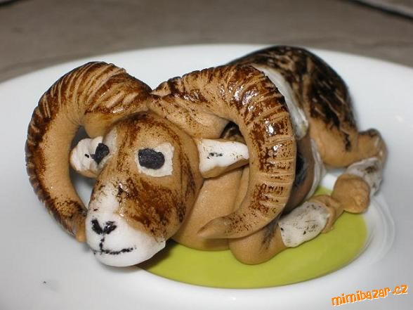 Muflon na další myslivecký dort...snad to myslivci poznají:))) má jen 9cm