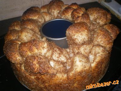 MONKEY BREAD alebo lepkava škoricova dobrota