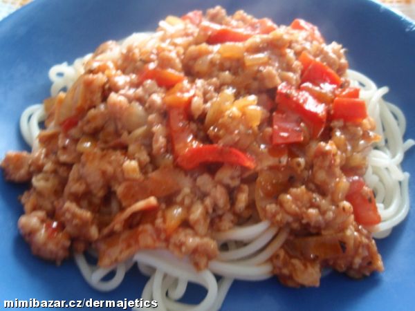 Špagety se směsí chilli con carne
