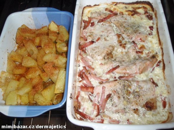 Krůtí se slaninou, šlehačkou a pečenýma bramborama
