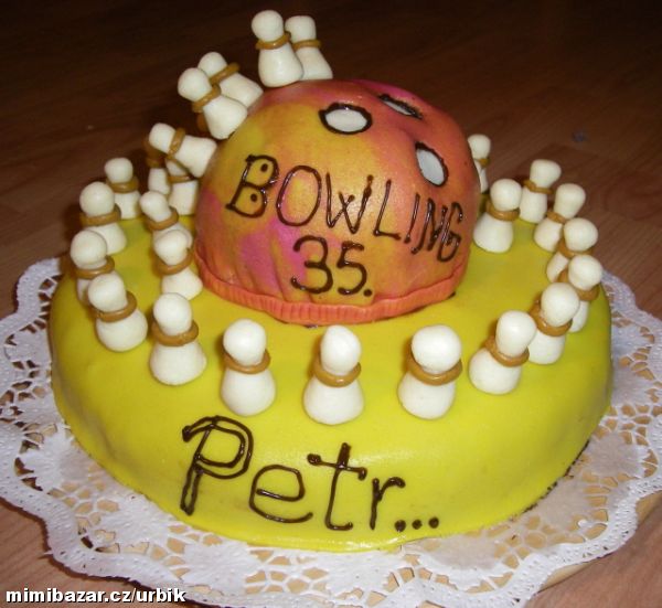 Muj PRVNÍ potahovaný dort :-))) *BOWLING*