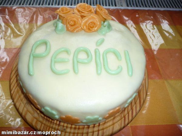 Můj první potahovaný dortík pro mé 3 Pepíky :o)