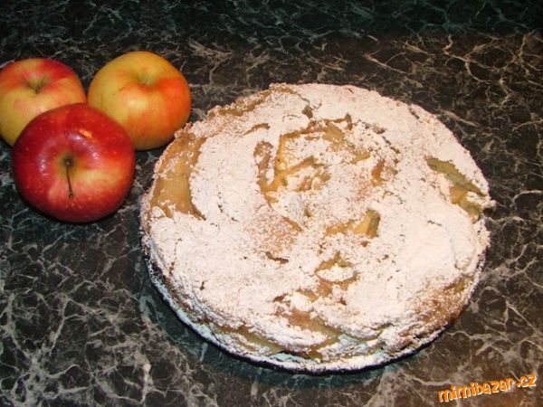 OBRÁCENÝJABLKOVÝ KOLÁČ