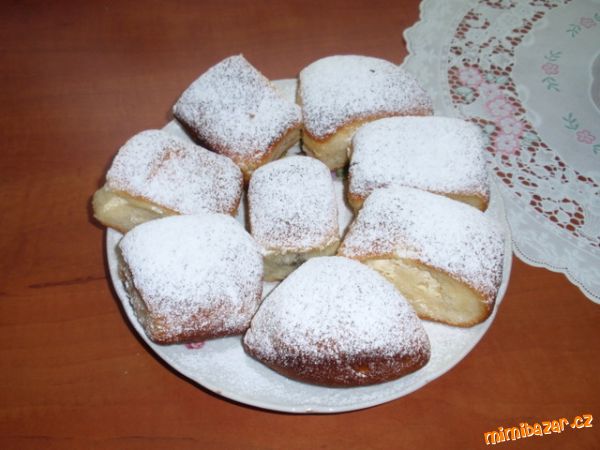 Kynuté buchty s tvarohem a povidly