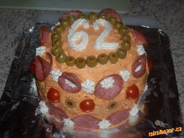 slaný chlebový dort pro kolegu z práce k narozkám:-)