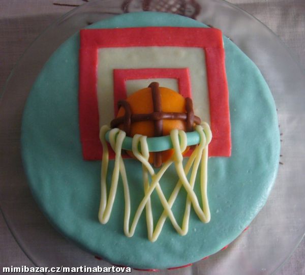 Basketbalový koš s míčem