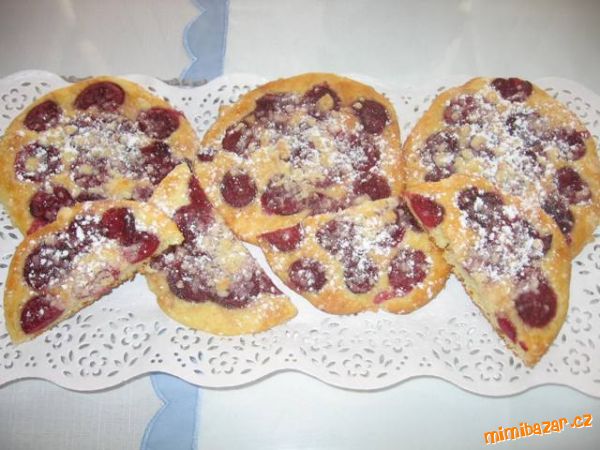 Jogurtový třešňový koláč
