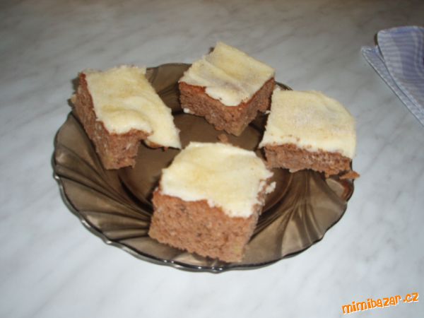 Řezi s ananasem