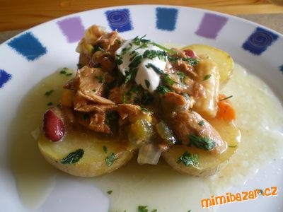 Pečene zemiaky v šupke s tuniakovym šalatom