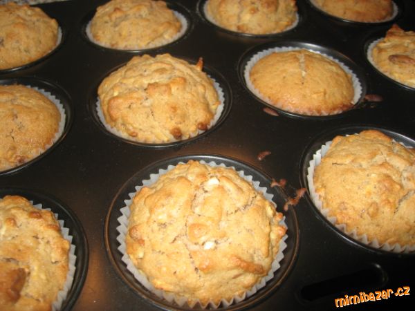 Jablečno-skořicové MUFFINY s ořechy- 12 ks