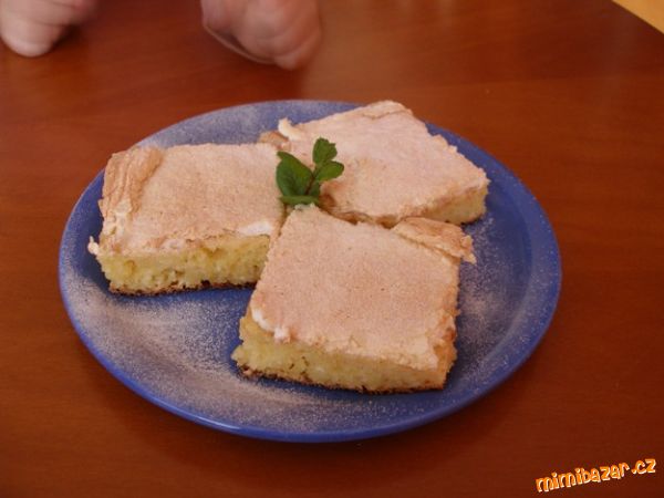 JABLÍČKOVÝ KOLÁČ