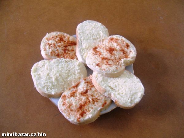 ČESNEKOVÁ POMAZÁNKA