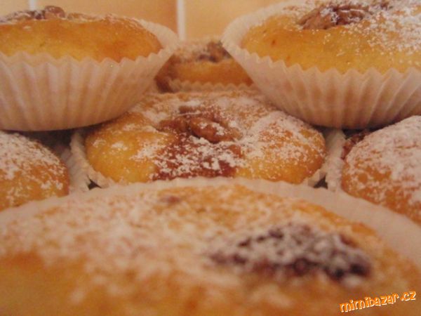 Jablečné mufinky s nutelou a oříškem