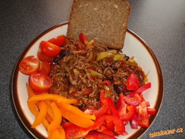 Chilli con carne s chlebem penam - oběd
