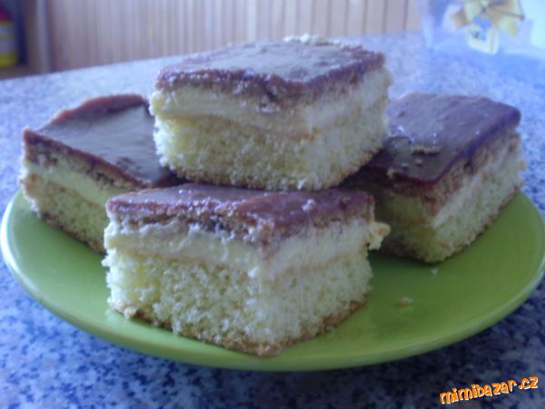 MOUČNÍK S PUDINKEM A BE BE SUŠENKAMI.