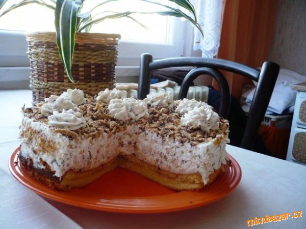 dortík MARGOT podle :SOŇA Č.(ssonda) na světlém korpusu a promazaný marmeládou.