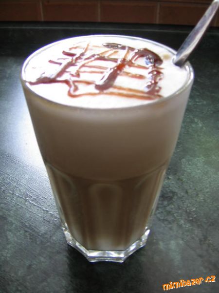 Latté s karamelovým topingem!!!!!!