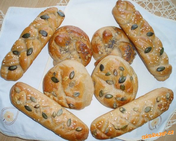 Celozrnné houstičky,bagetky,rohlíčky