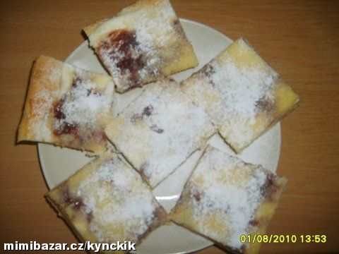 KYNUTÝ KOLÁČ S TVAROHEM A POSÝPKOU - VÝBORNÝ