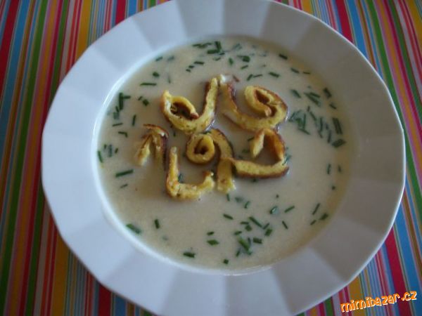 Smetanová polévka s česnekovými omeletkami-jednoduchá