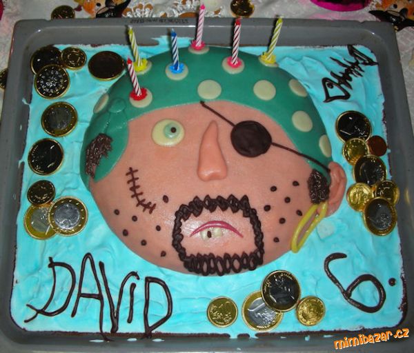 Pirát pro Davidka (úplne první zkusební dort potazený marcipánem)