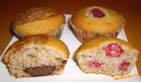 Muffiny ořechové s nutellou nebo s ovocem