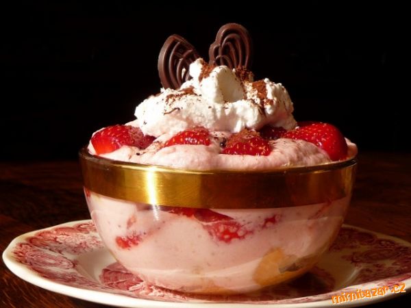 Jahodové tiramisu pohár