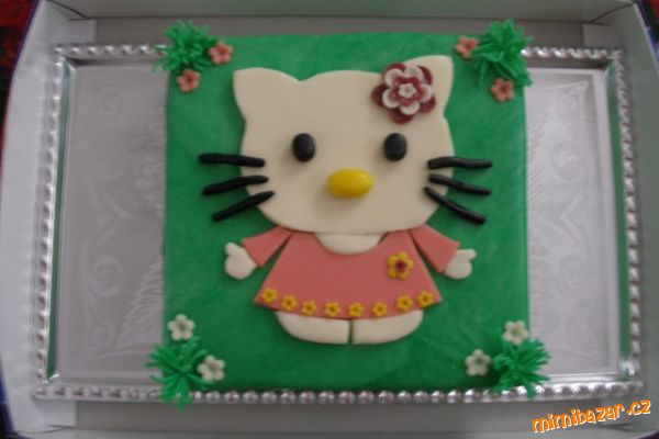 Hello Kitty na louce